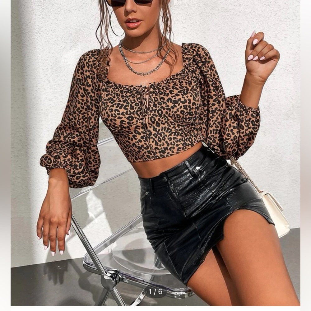 BRAND NEW lantern sleeve cropped blouse